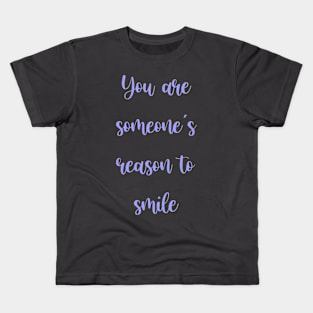 You are someone’s reason to smile Kids T-Shirt